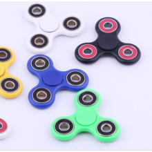 2017 al por mayor de plástico dedo juguetes Fidget Spinner Fingertip Gyro con diferentes colores